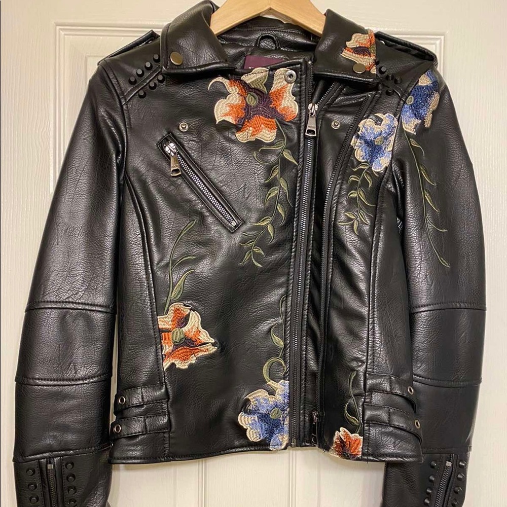 Leather jacket US S size, embroidered work on it